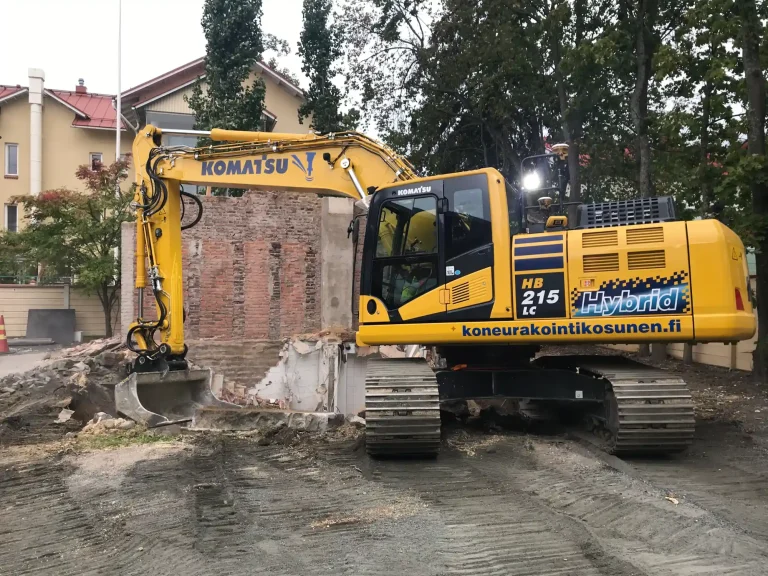 Komatsu 215 hyb kuva 3