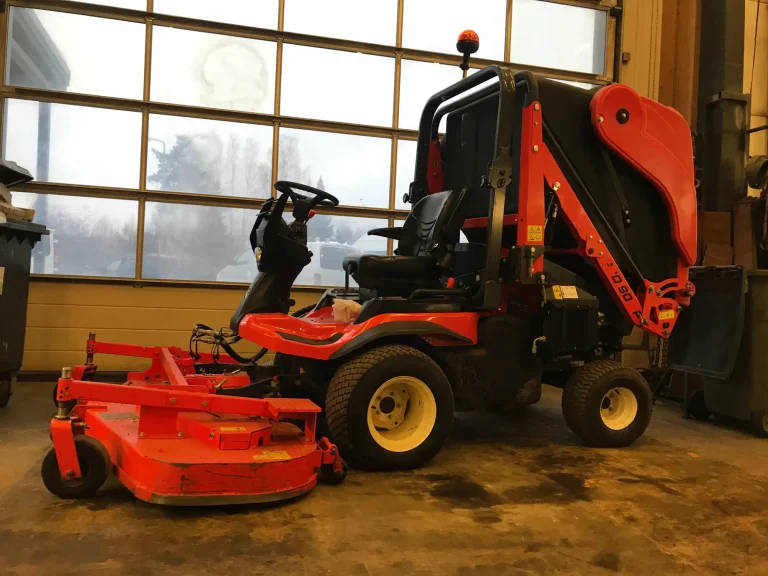 Kubota F3890